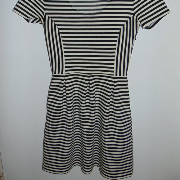 Madewell Bistro Dress Fit & Flare Womens 2 Knit Black White Striped Short Sleeve - Picture 4 of 8